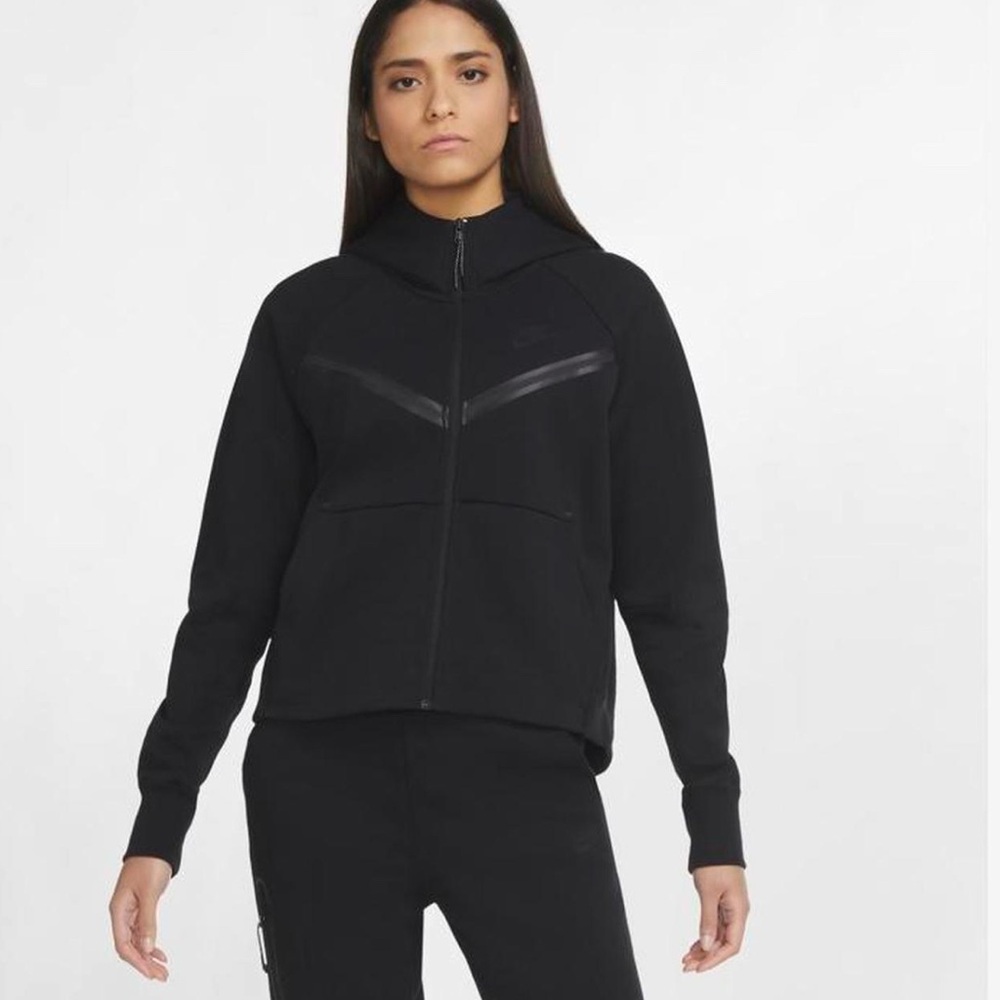 Nike Women's Black Cropped Tech Fleece XS